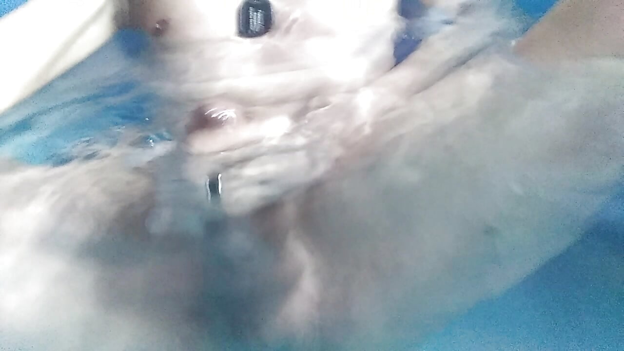 Nude Play via Pool 120823 Fri - nudist2026主播的视频