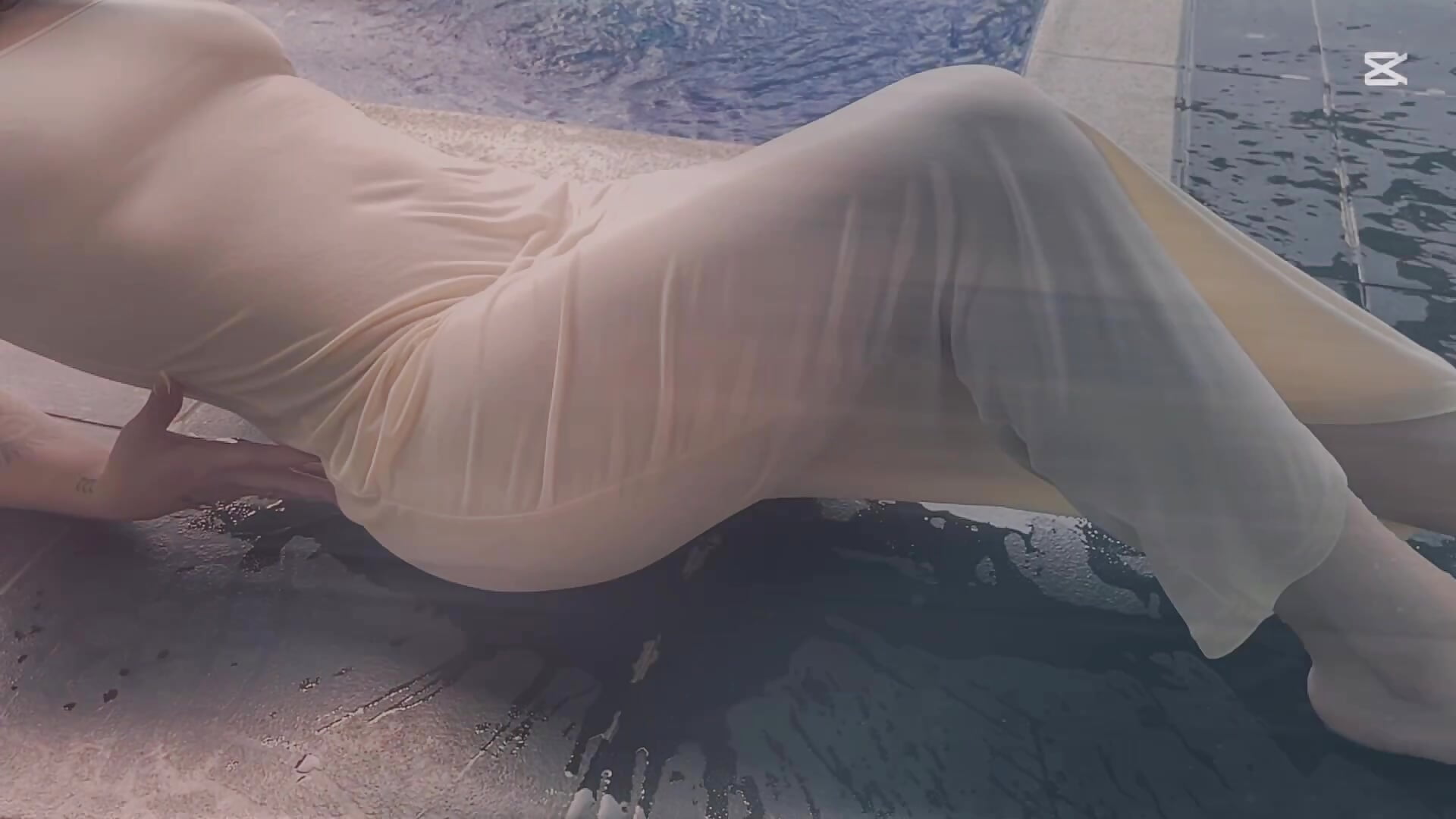 Fresh out the shower... but ready to get dirty again with you 🚿😏 - video của người mẫu cam ScarletVegaa