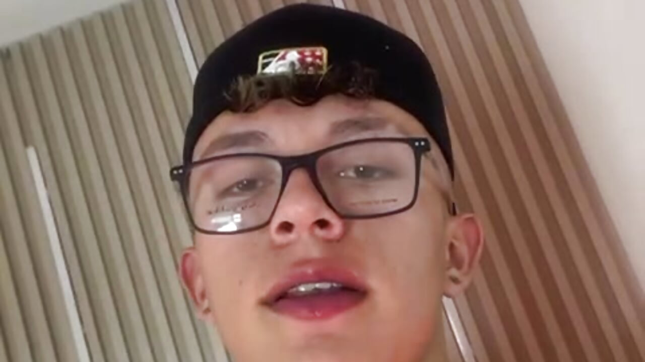 HOT BOY – video od webkamerové modelky Dark_Nico