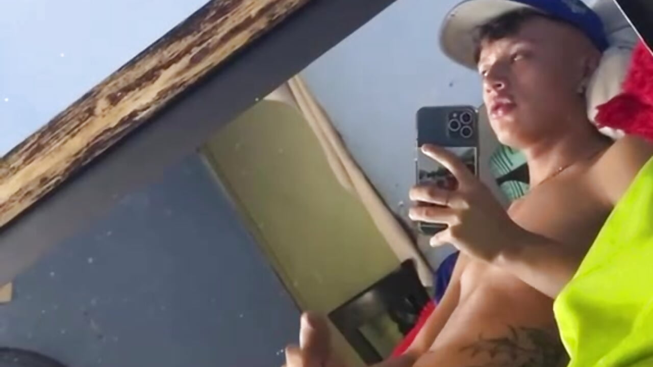 Hot quick handjob / in house 🤫 - video của người mẫu cam NicoKnight