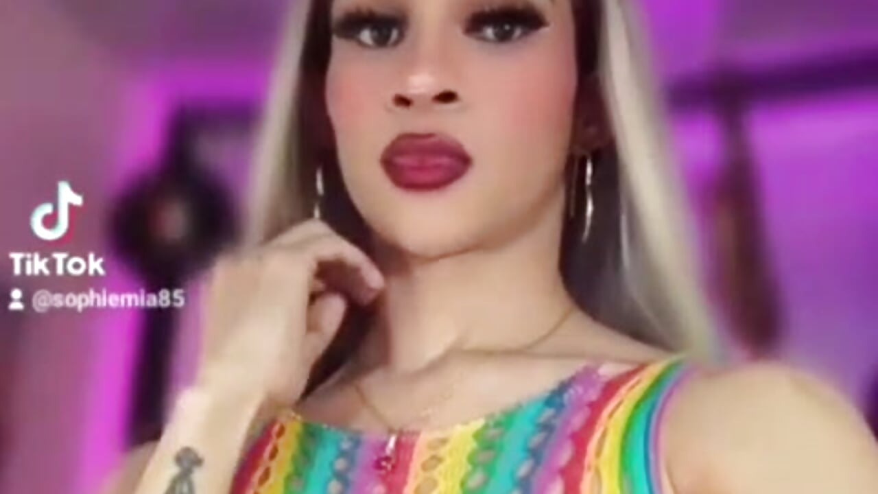 Welcome - video oleh KateHadid kamera model