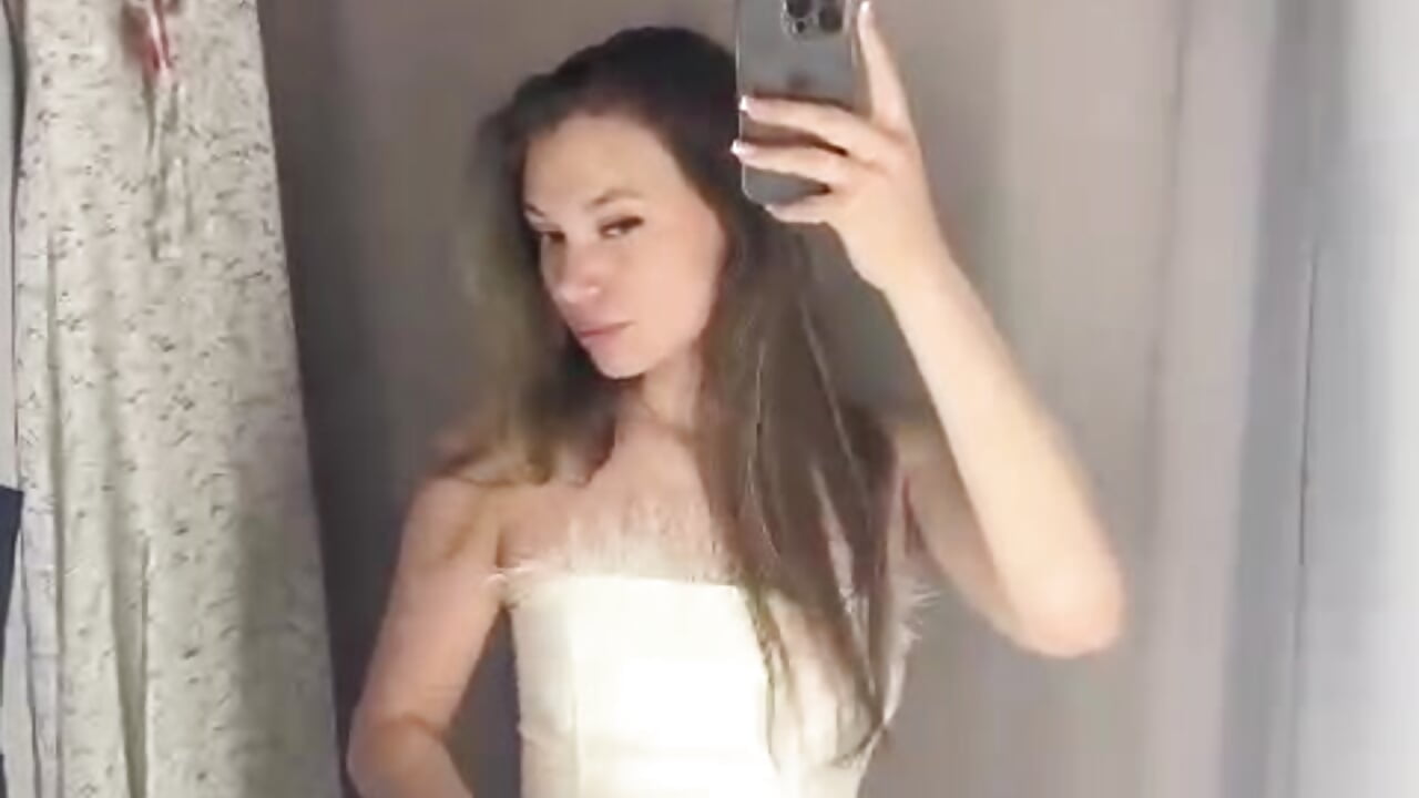 12461995919875 - video di golden_Flora modella di cam