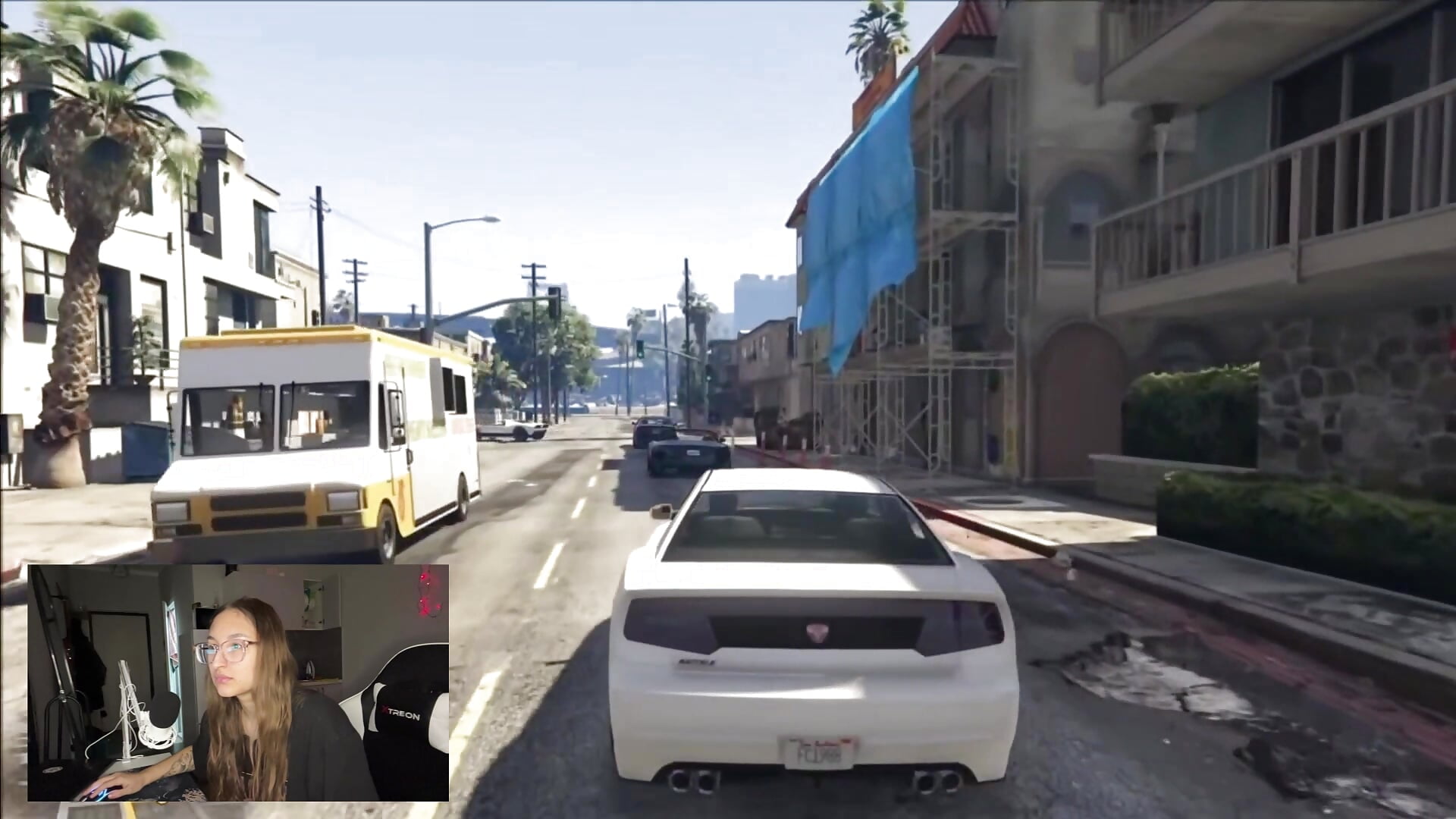 I play on PC - video di YettaUrive modella di cam