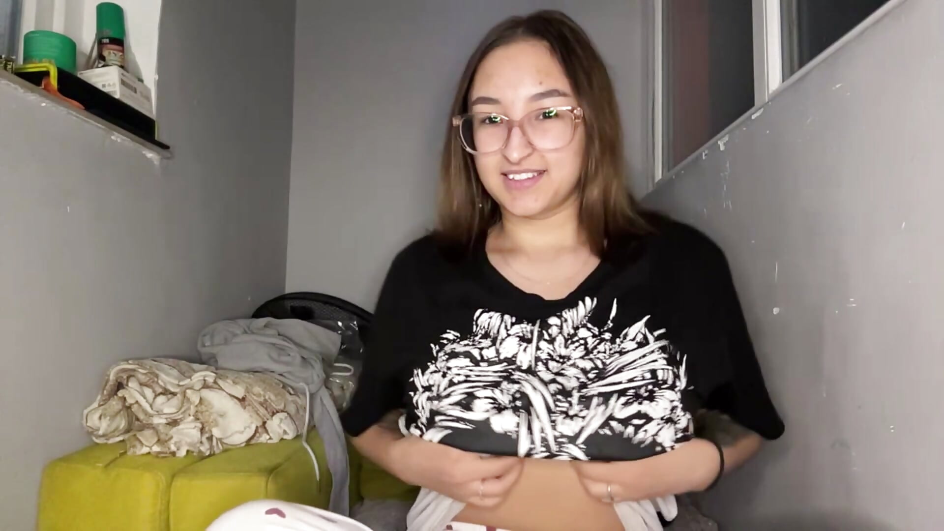 Little tease - video di YettaUrive modella di cam