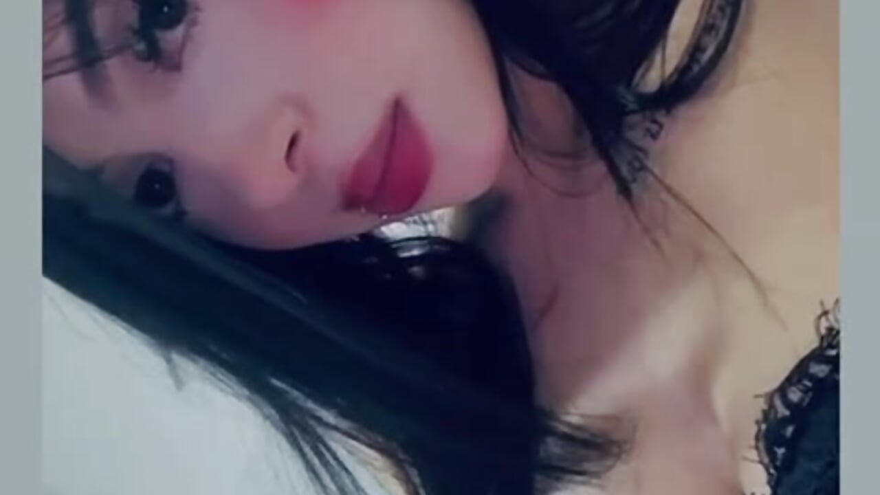 Come and kiss my juicy lips 👄✨ – video modela na kameri KristallRous