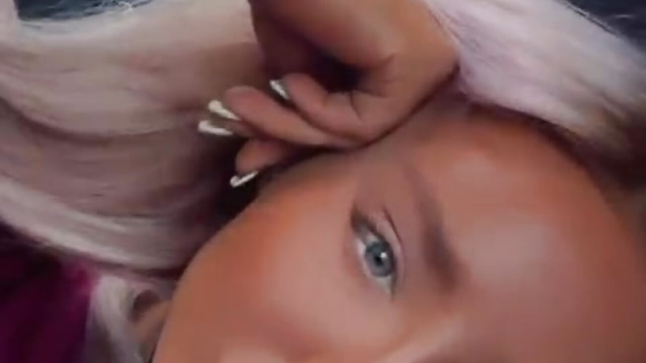 me x – video af Summerwestt cam-model