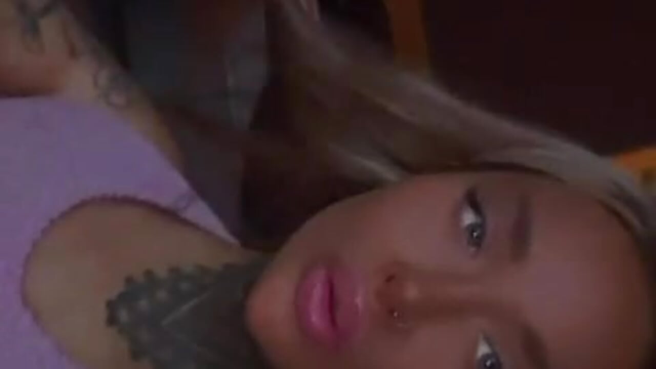 😘 – video af Summerwestt cam-model