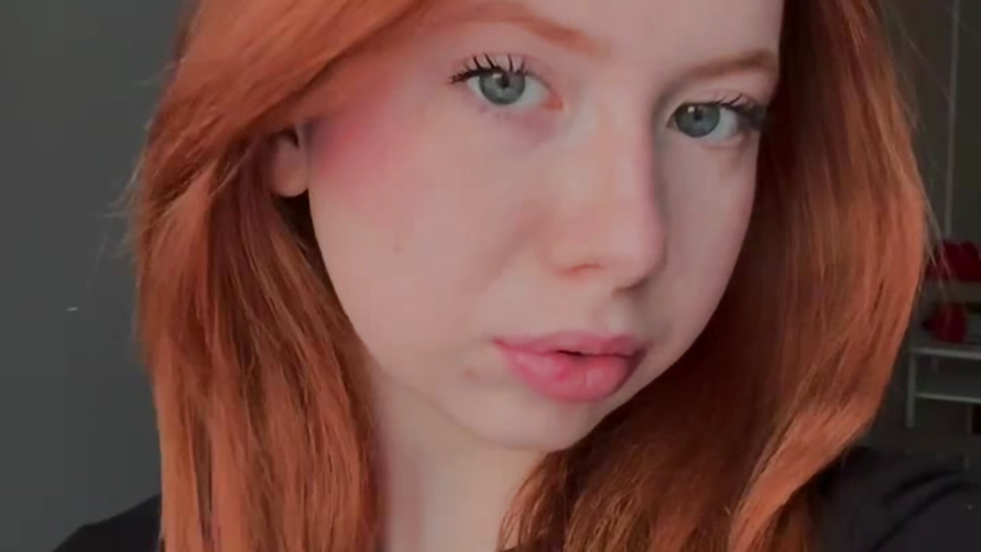 Hey ;3 – video modela na kameri StellaBev