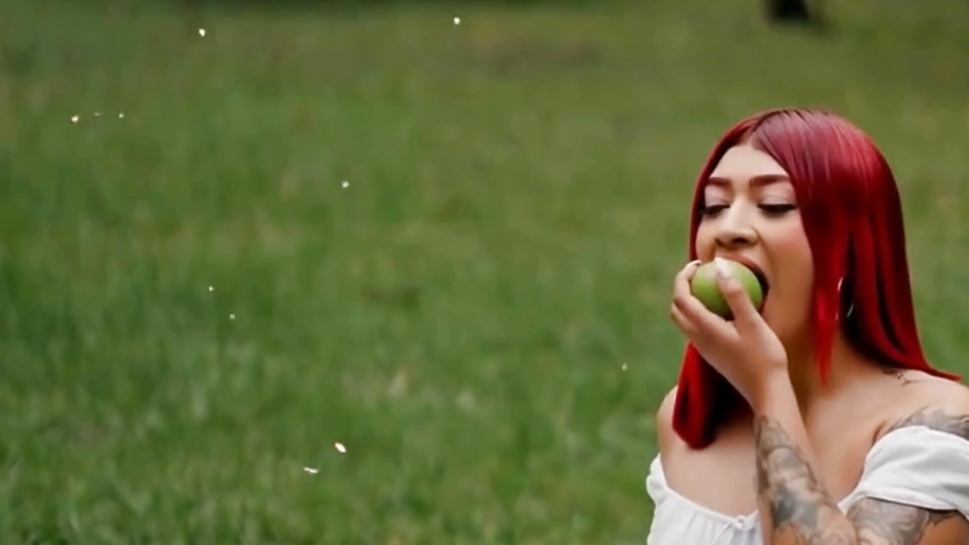 Let's enjoy the pleasures of life - video của người mẫu cam CamilaParisi