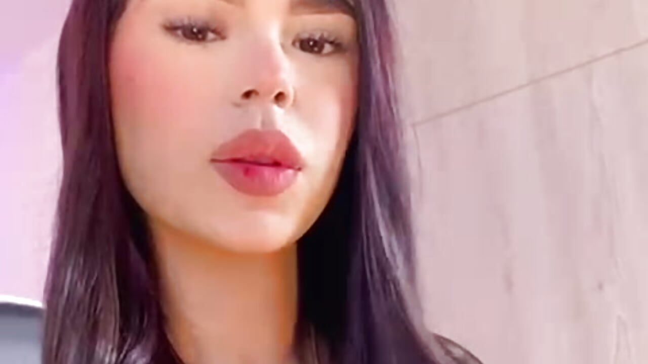 Smile – видео вебкам-модели EllieSuummer