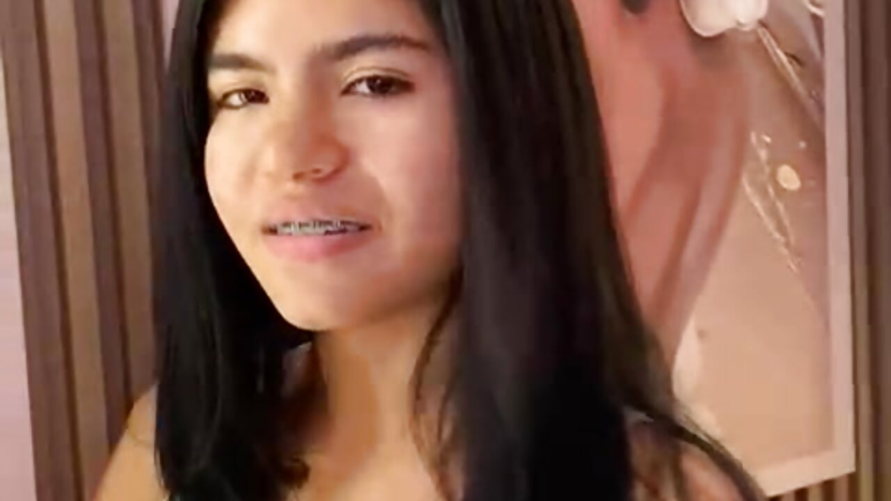 Just Me – video od webkamerové modelky emily_cute4u