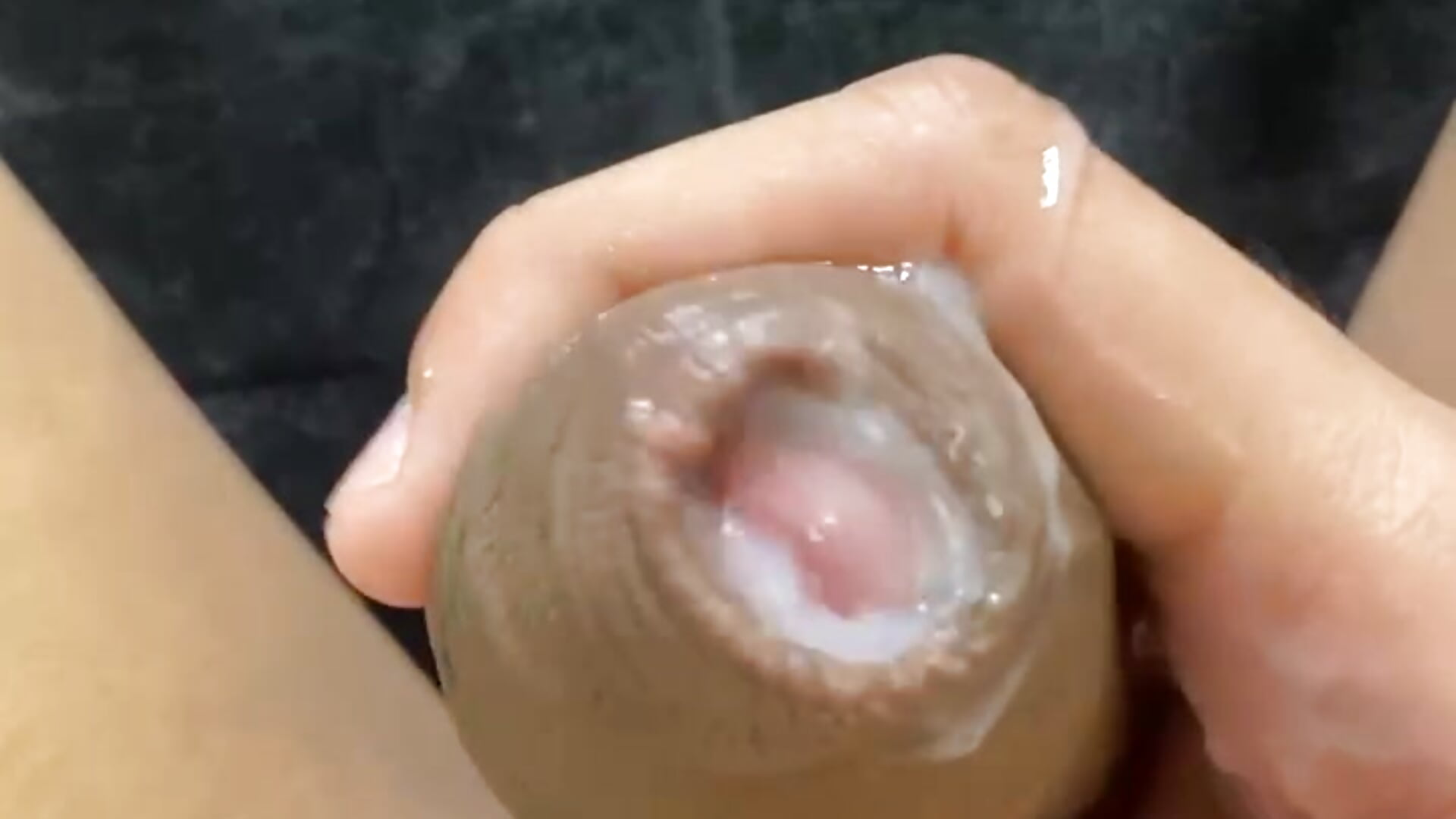PLAYING WITH MY FORESPUCE WITH CUM 🥛🍆🫦