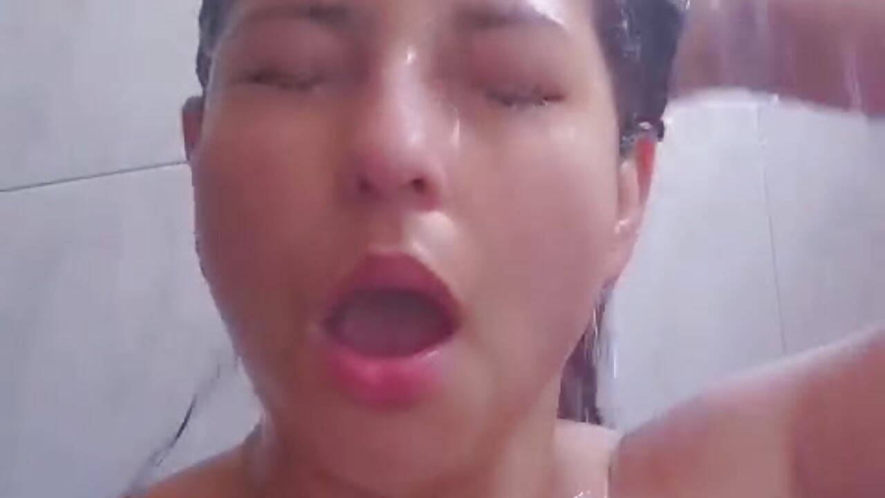 in the shower... - video oleh model kamera AstraVoss