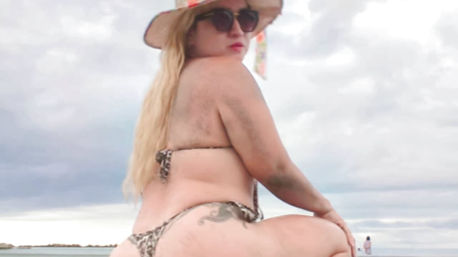 Tolu coveñas - video av violet-grey cam-modell