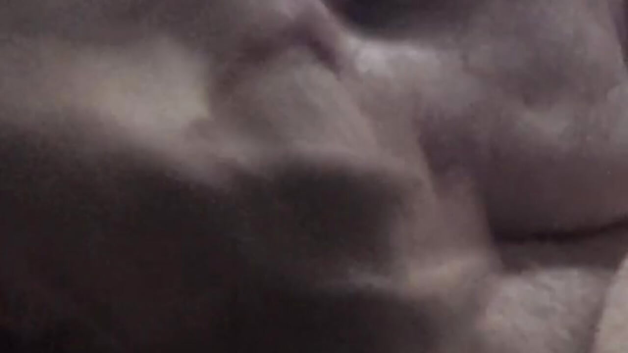Mi polla grande y gorda masturbándome hasta correrme muchísimo en primer plano — filmik Xauencaliente, modela(-lki) na kamerkach