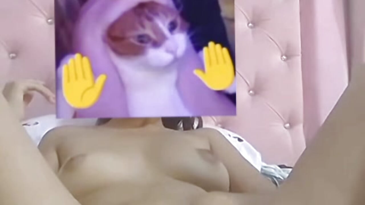 Tocando me 😋🤤 - video by cami_2 cam model