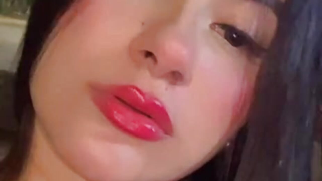 👅 - AlanaaWalker adlı kamera modelinin videosu