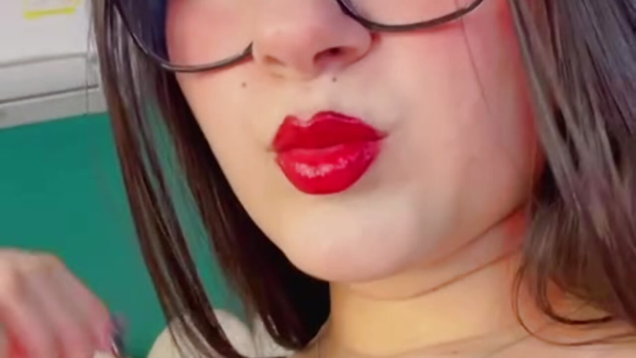 Do you like the girl with glasses? - AlanaaWalker adlı kamera modelinin videosu