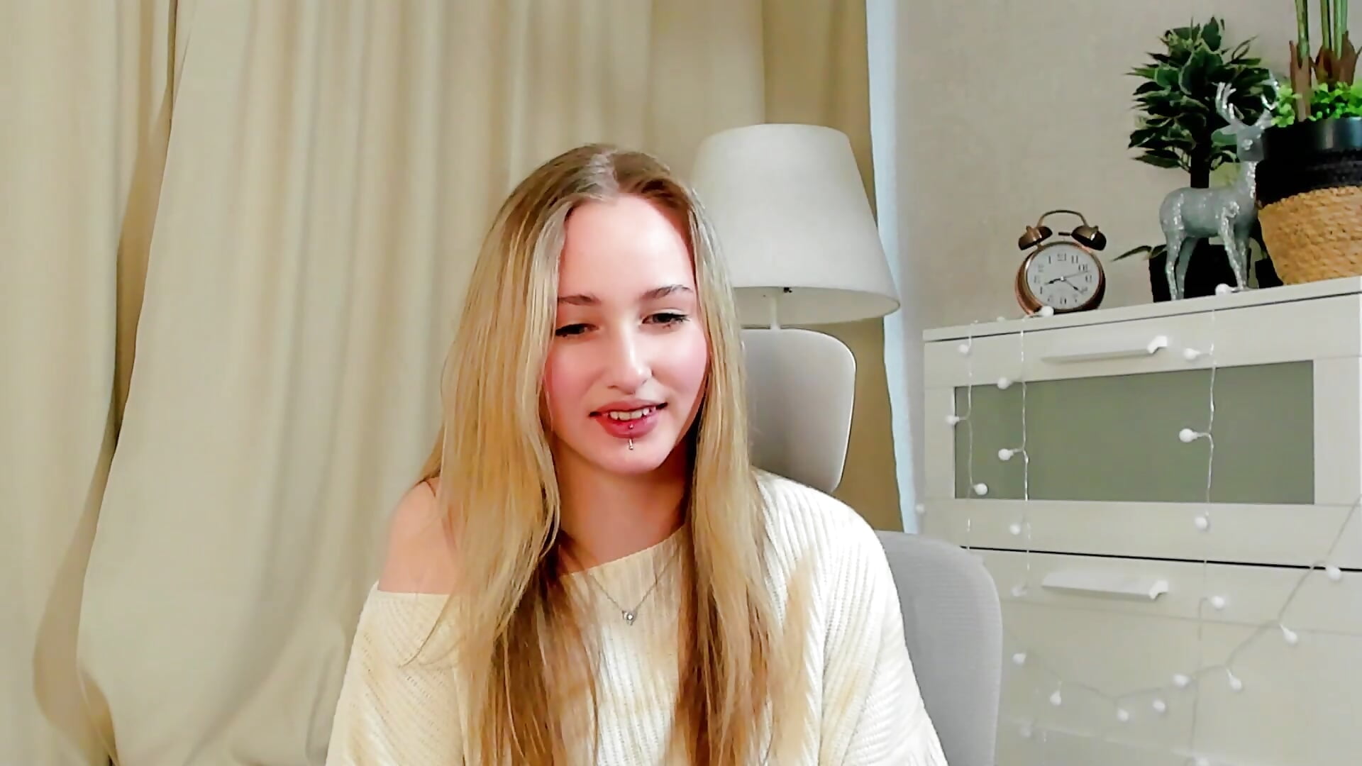 Just me - video TraceeRebollar kameramallilta