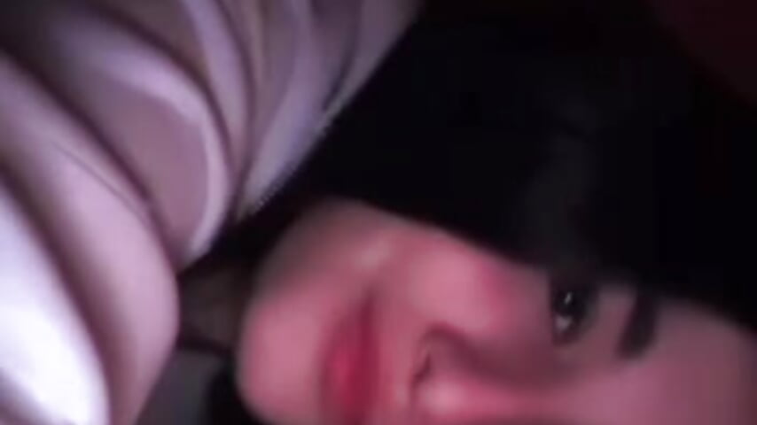 This music gets me. Like, really gets me. 🖤 - vídeo de VelvetWhisper modelo de câmara