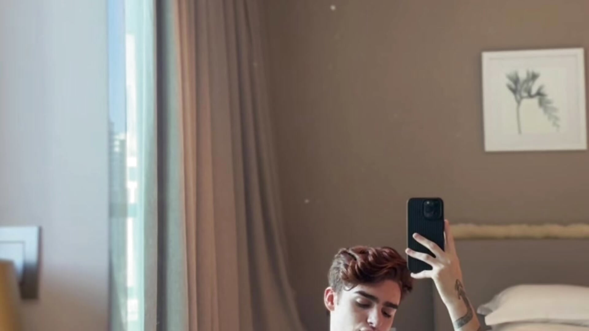 6c4ba73f9c744426b73c22437b1202e8 - video av camerontwink cam-modell