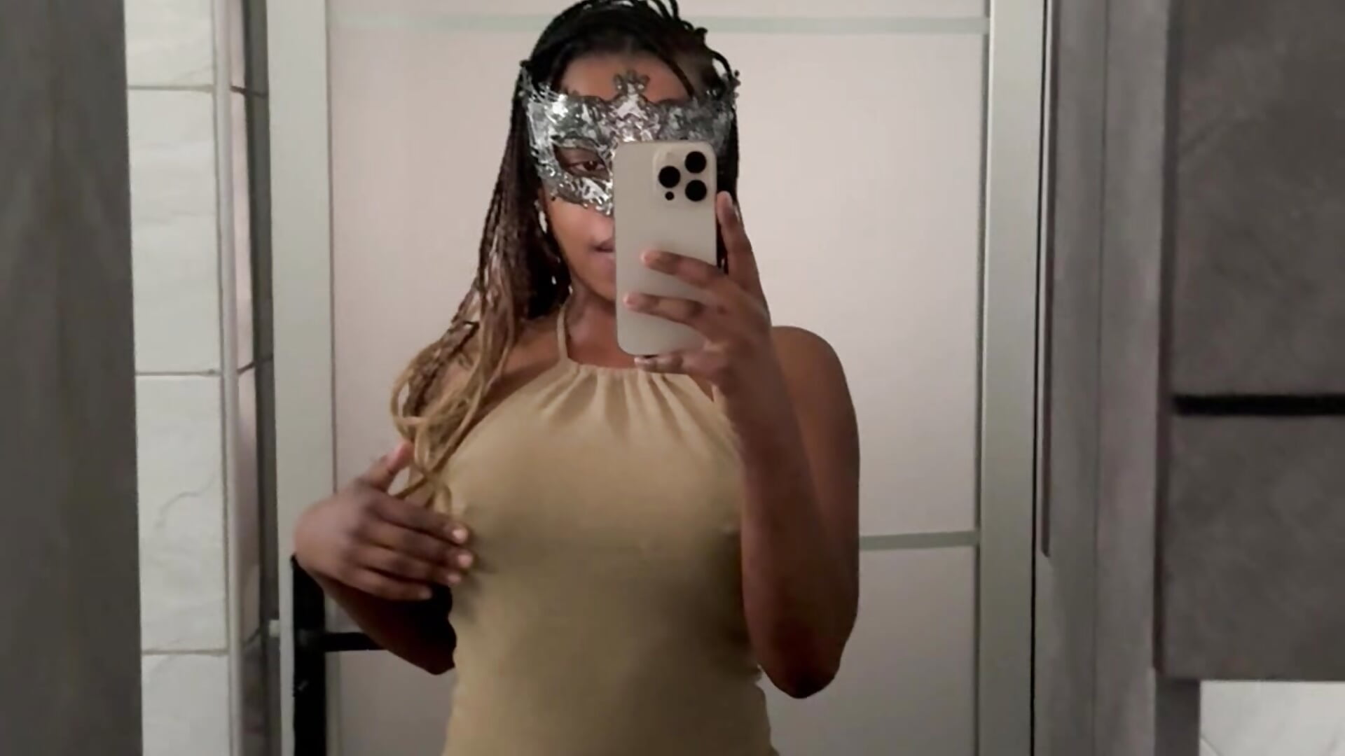 Alles ist steif bei mir, bei dir auch?🍒👅 - vídeo de la modelo de cam Sweet-Lexiii