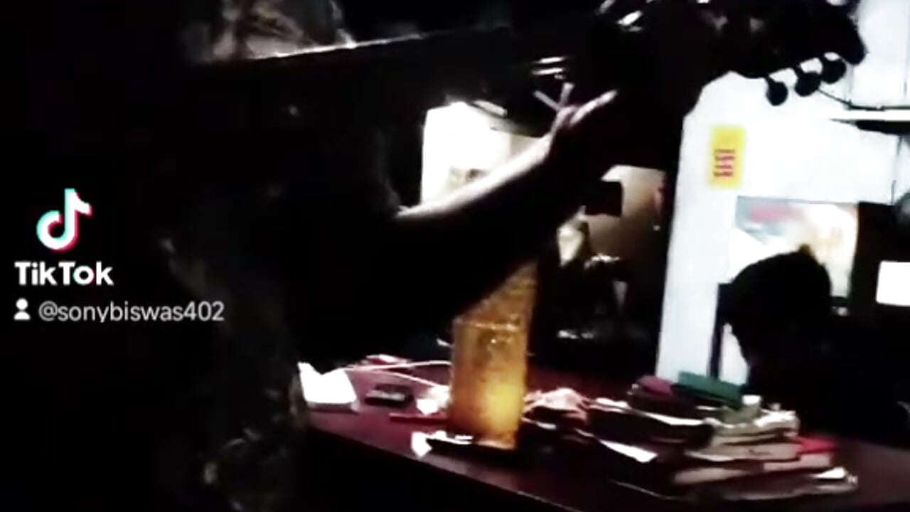 1000000451 - video oleh Jonybiswas295 kamera model