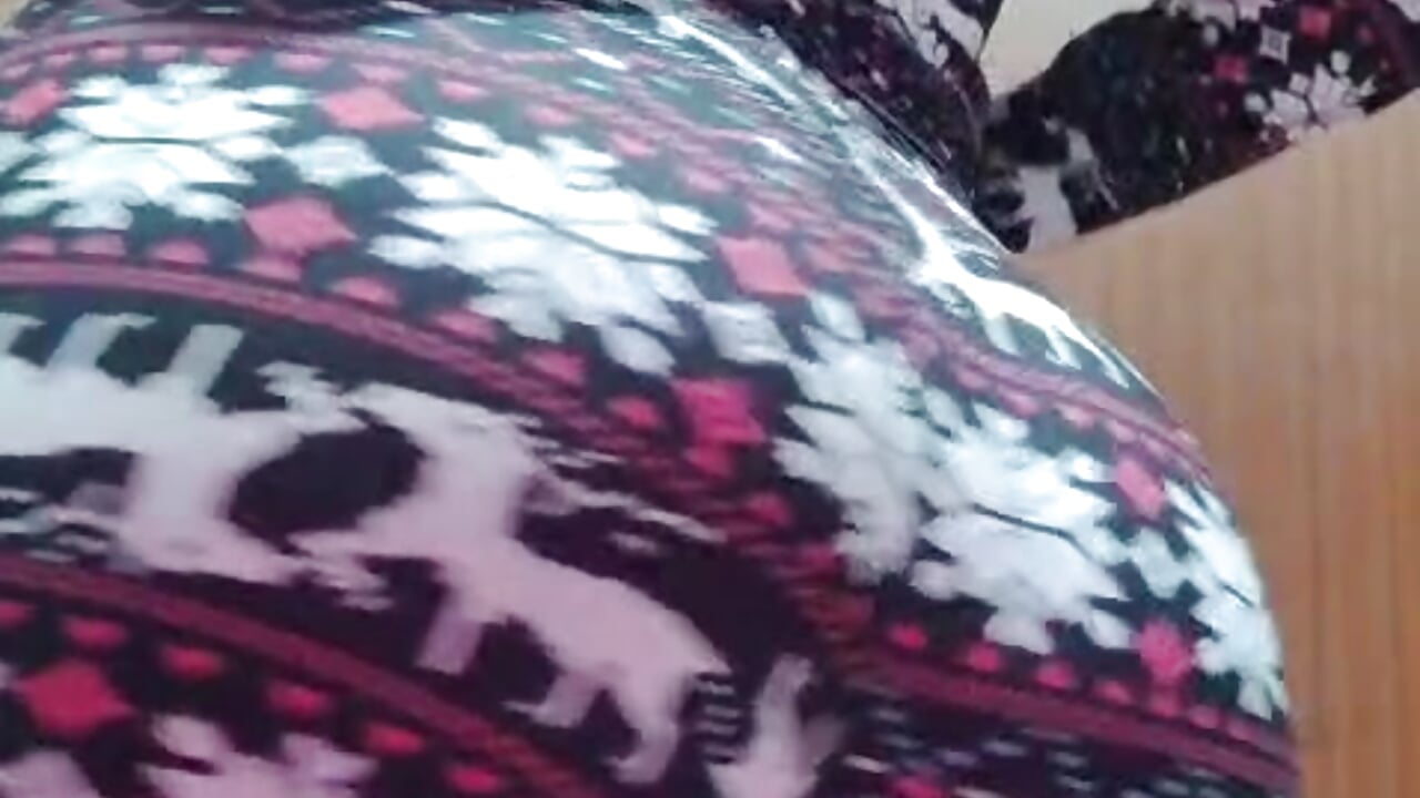 Twerking - video by VelvetMouth_ cam model