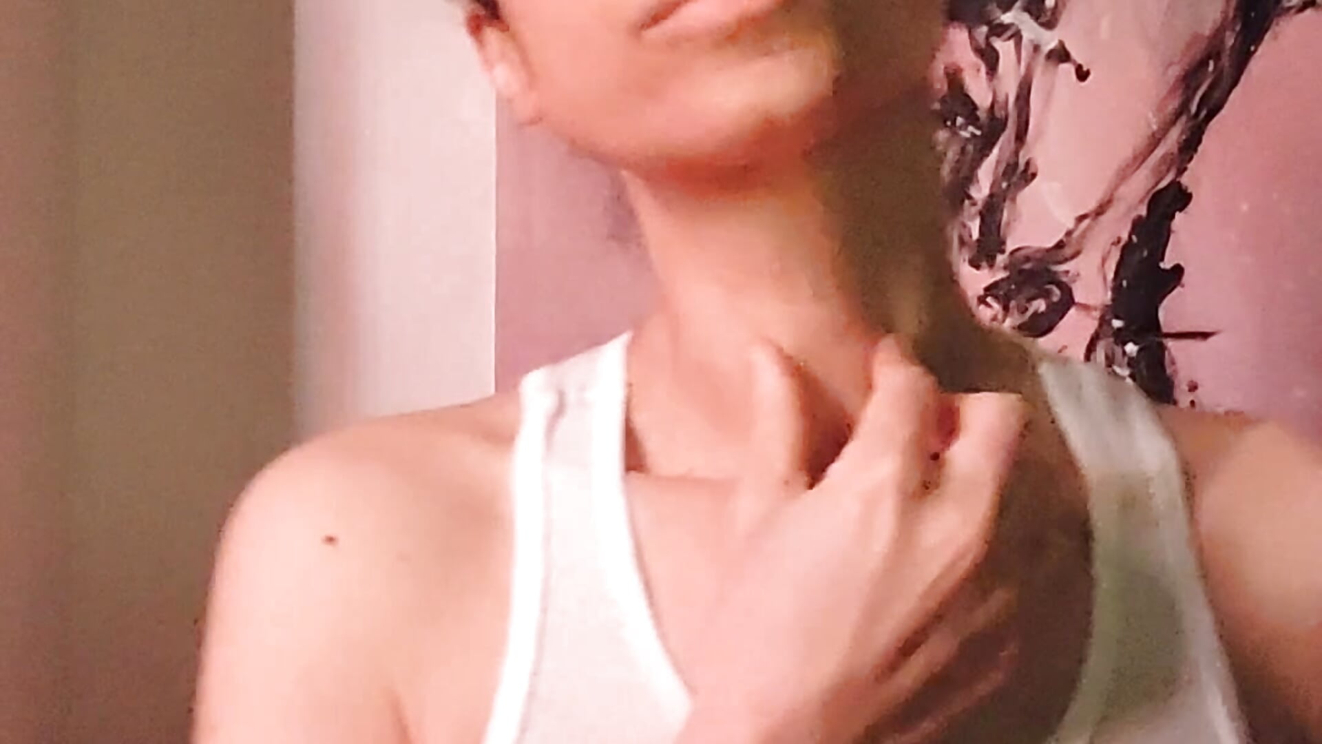 ThoughtsAndPrayers – video od webkamerové modelky Professorhushh