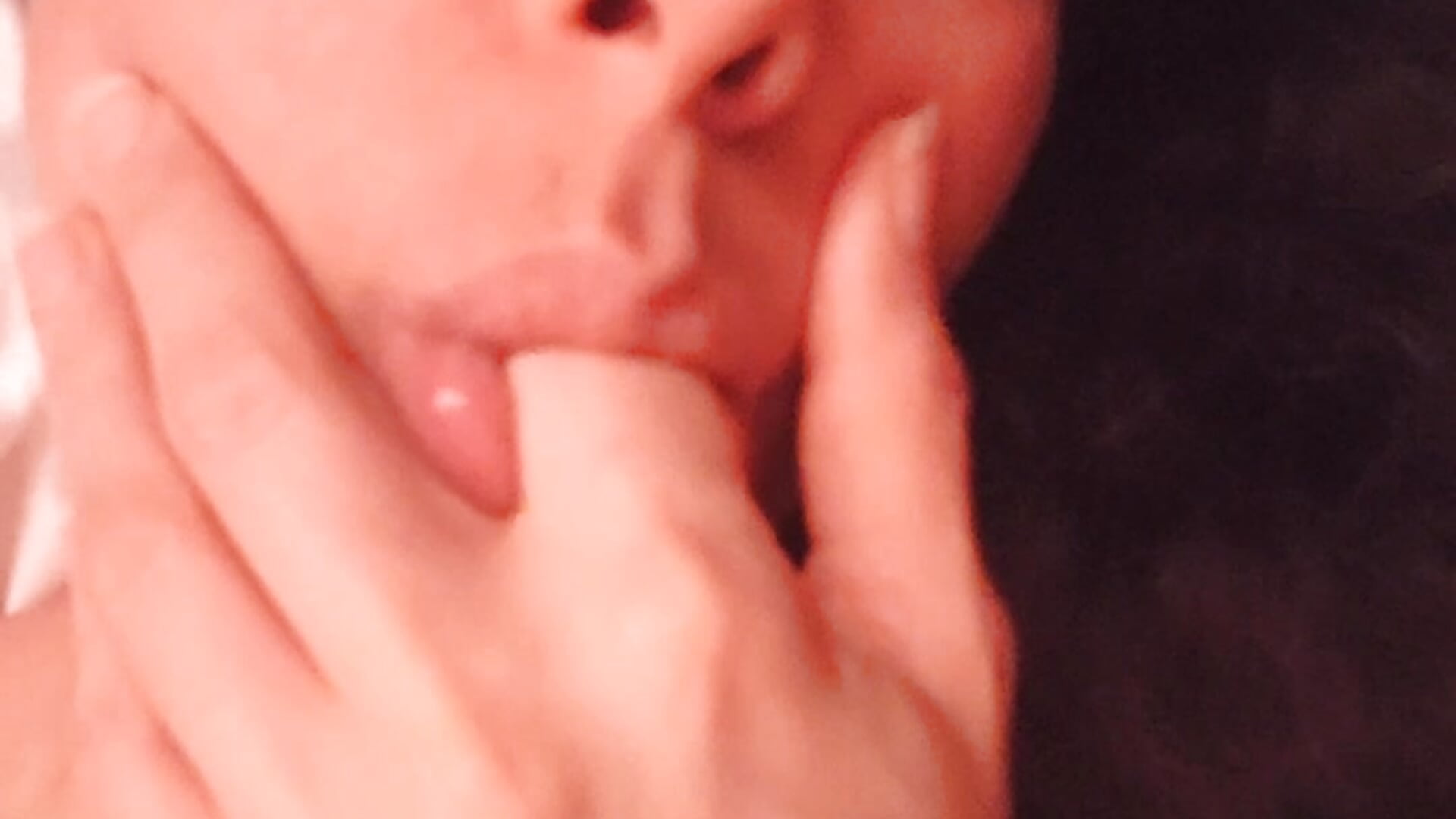FingerSuckingMouthPlayA – video od webkamerové modelky Professorhushh