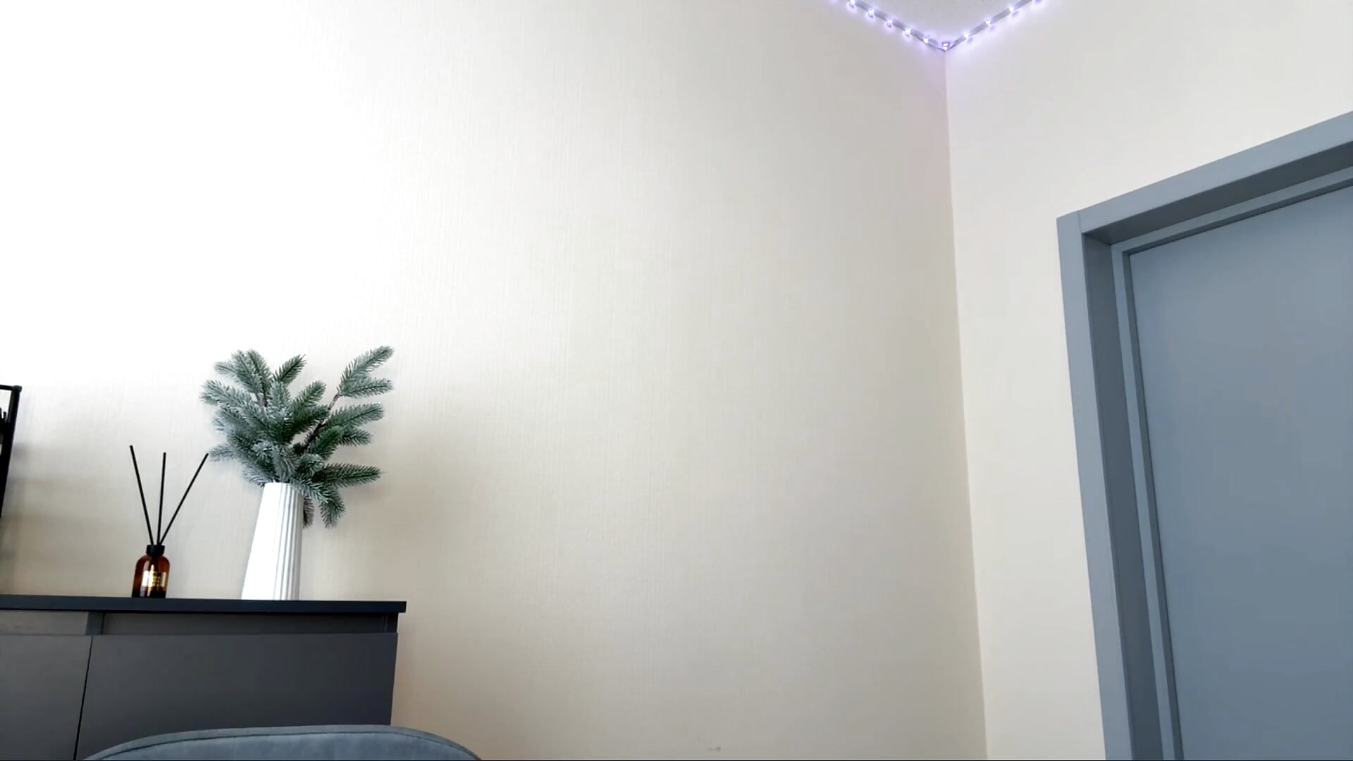 tease you hard with my breasts – video modela na kameri PledHoly