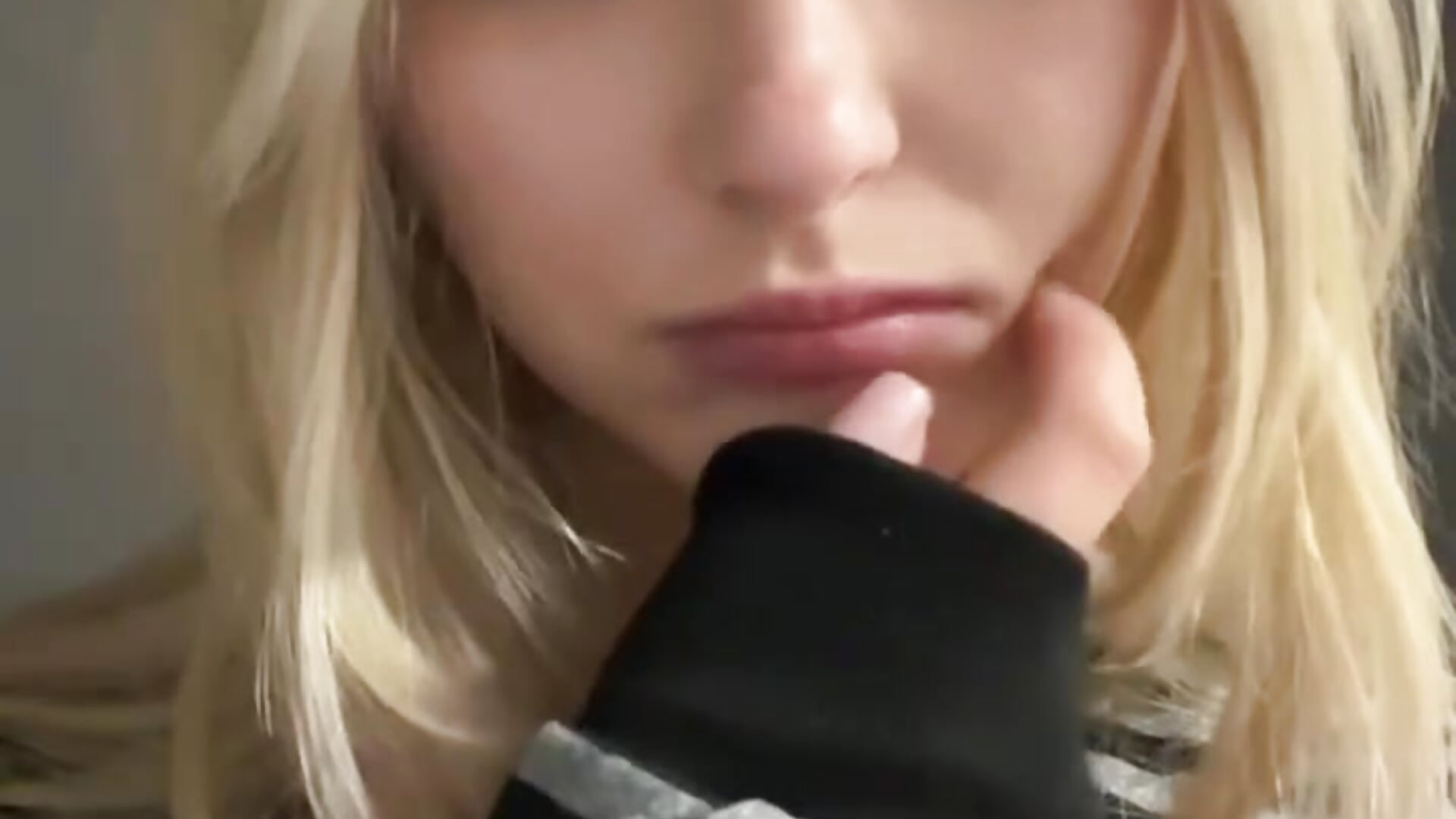 Blonde me – video af TakenTrumpet cam-model