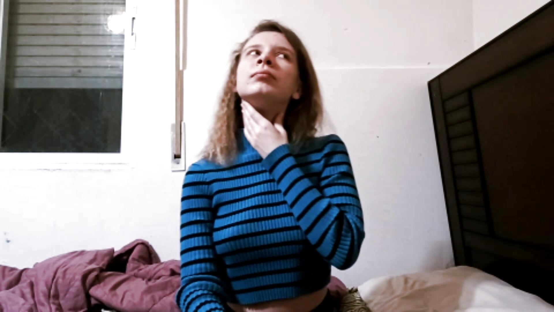 Neck tease - vidéo du modèle de showcams EtherealEm