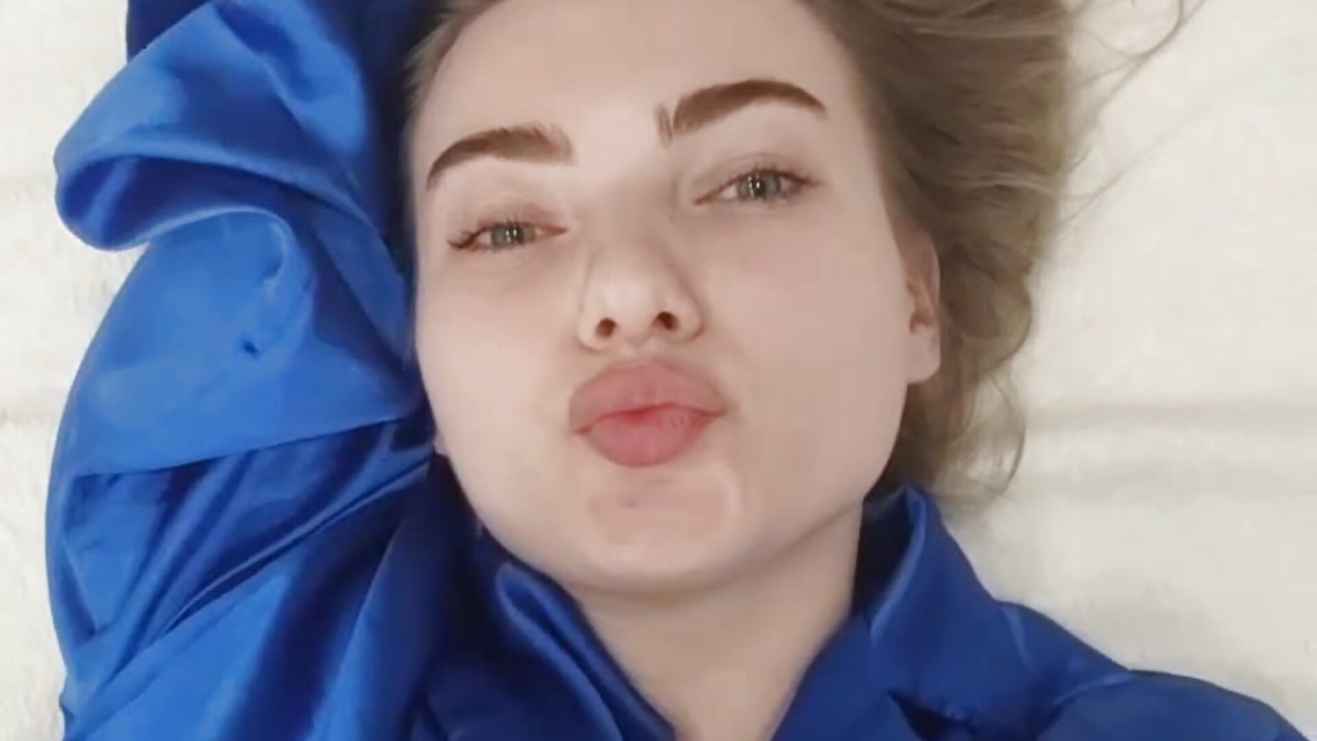 Kiss for you – видео вебкам-модели Sona_Lavberi