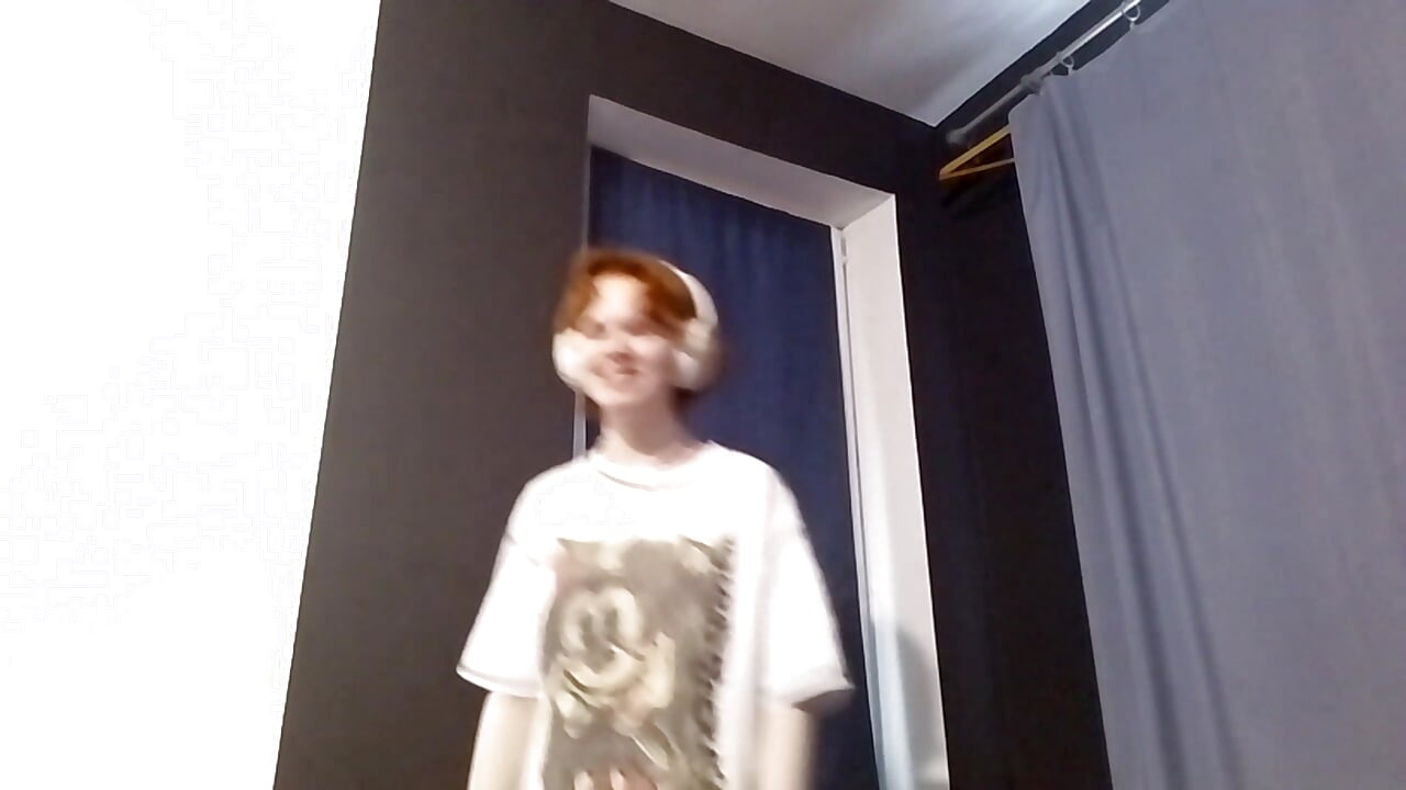 my dancing hehe – video modela na kameri CurlaPettyBom