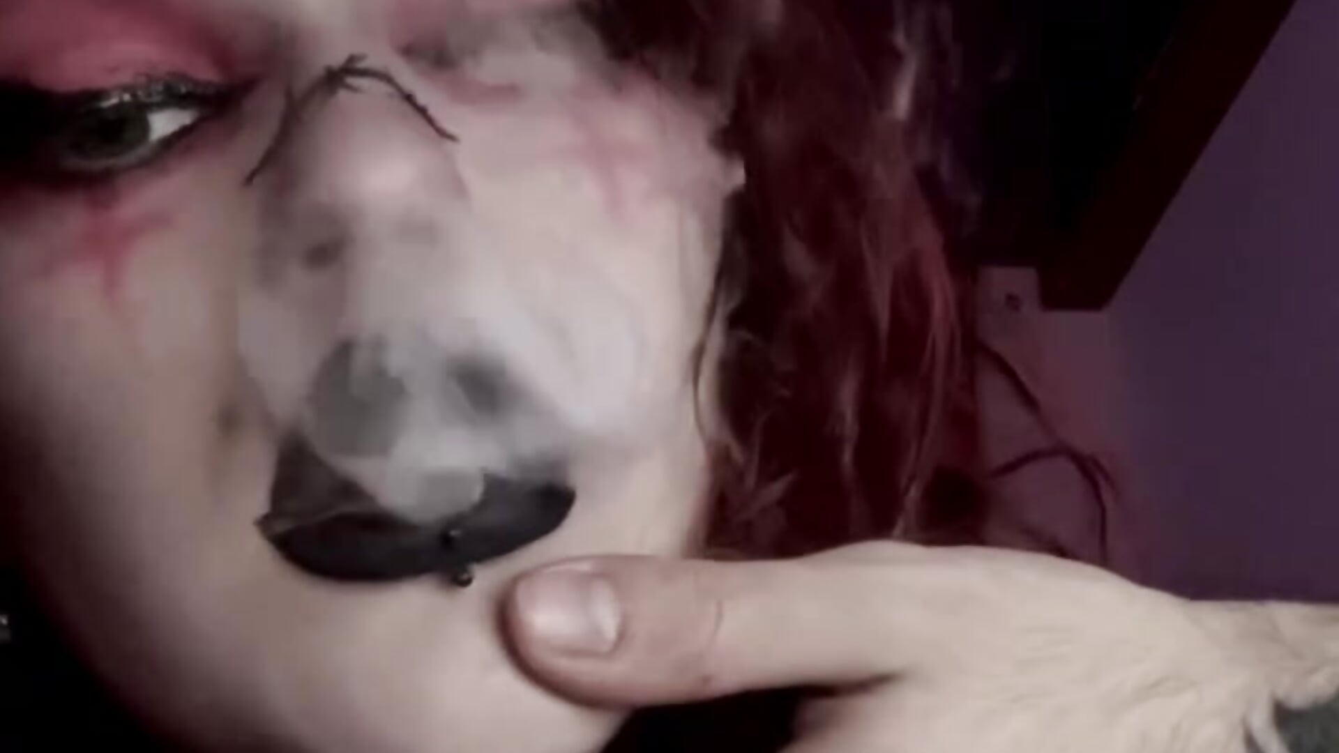 Space kissing the Moon – video modela na kameri viemalt