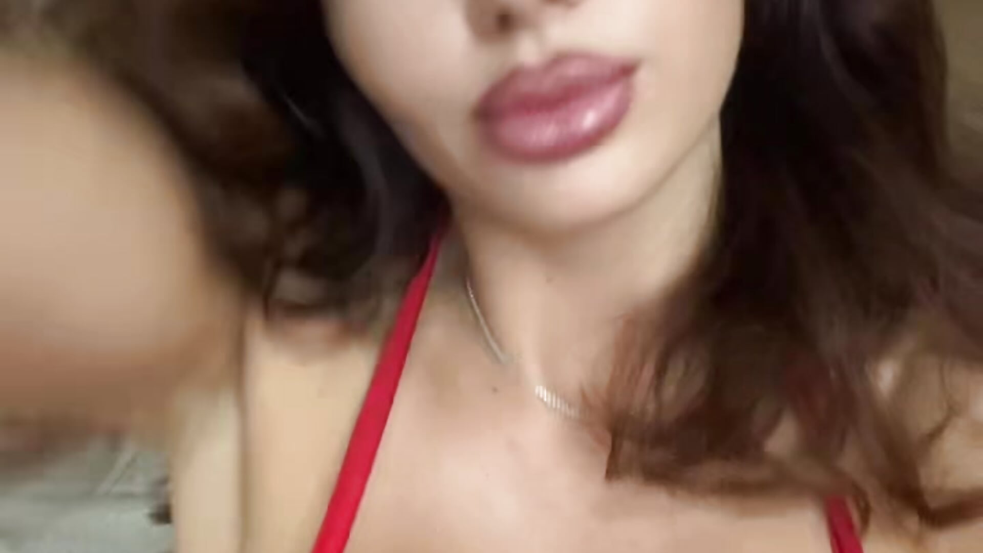 Cute face tease - video VioletVIP kameramallilta