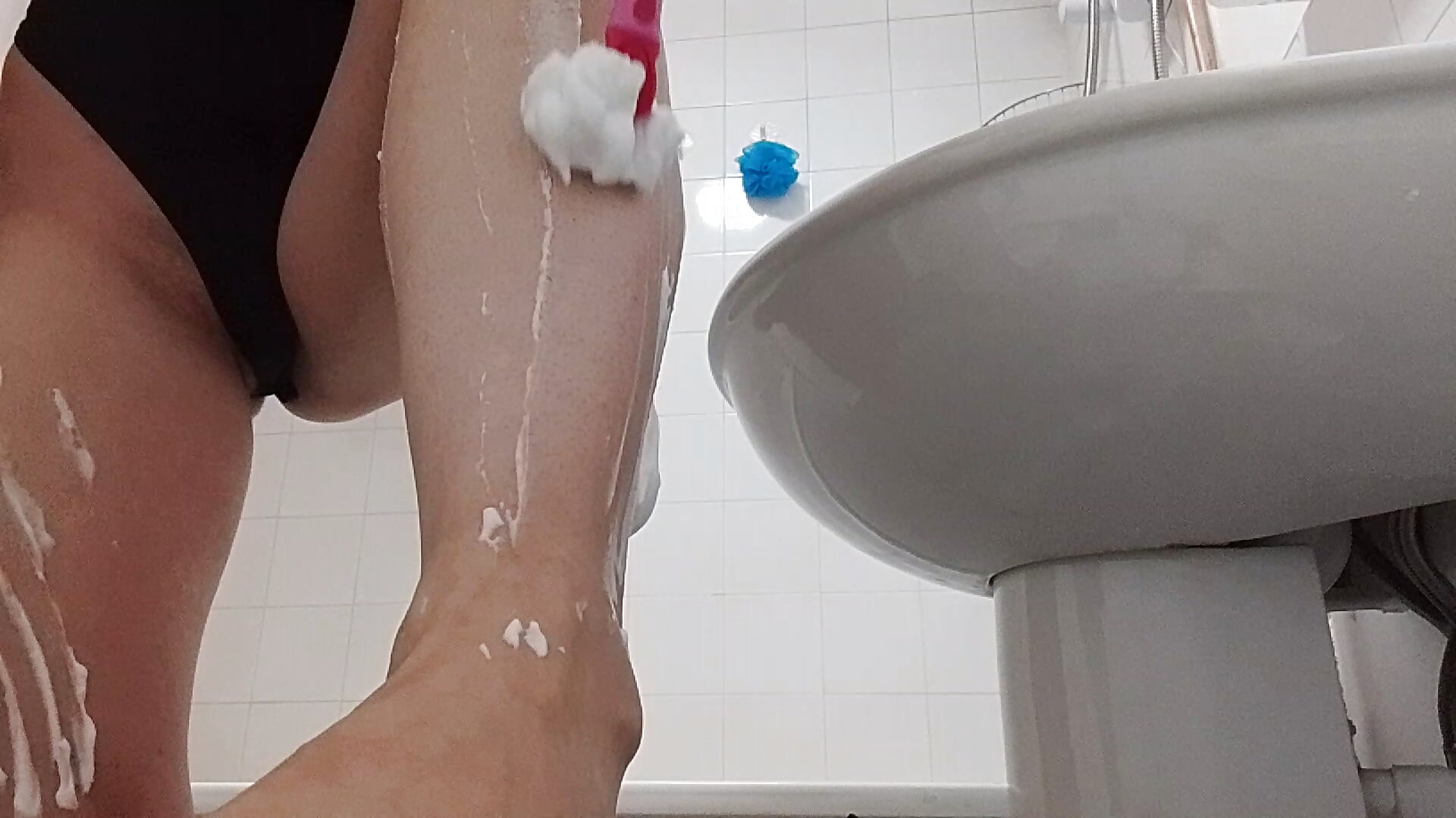 Shaving Legs In a Black Bodysuit - відео від вебкаммоделі NonBinaryNicky
