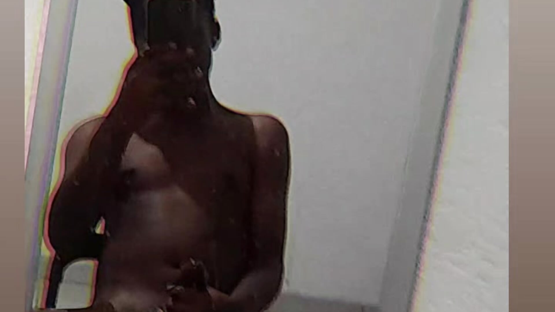 Mirror on the wall can I be your Bruno Mars🤏🏽😎 – video od webkamerové modelky iwantolderwmn