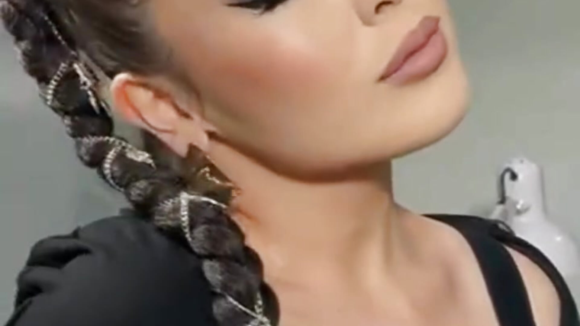 IMG_5732 (online-video-cutter,com) - clip cu AudieGravely model videochat