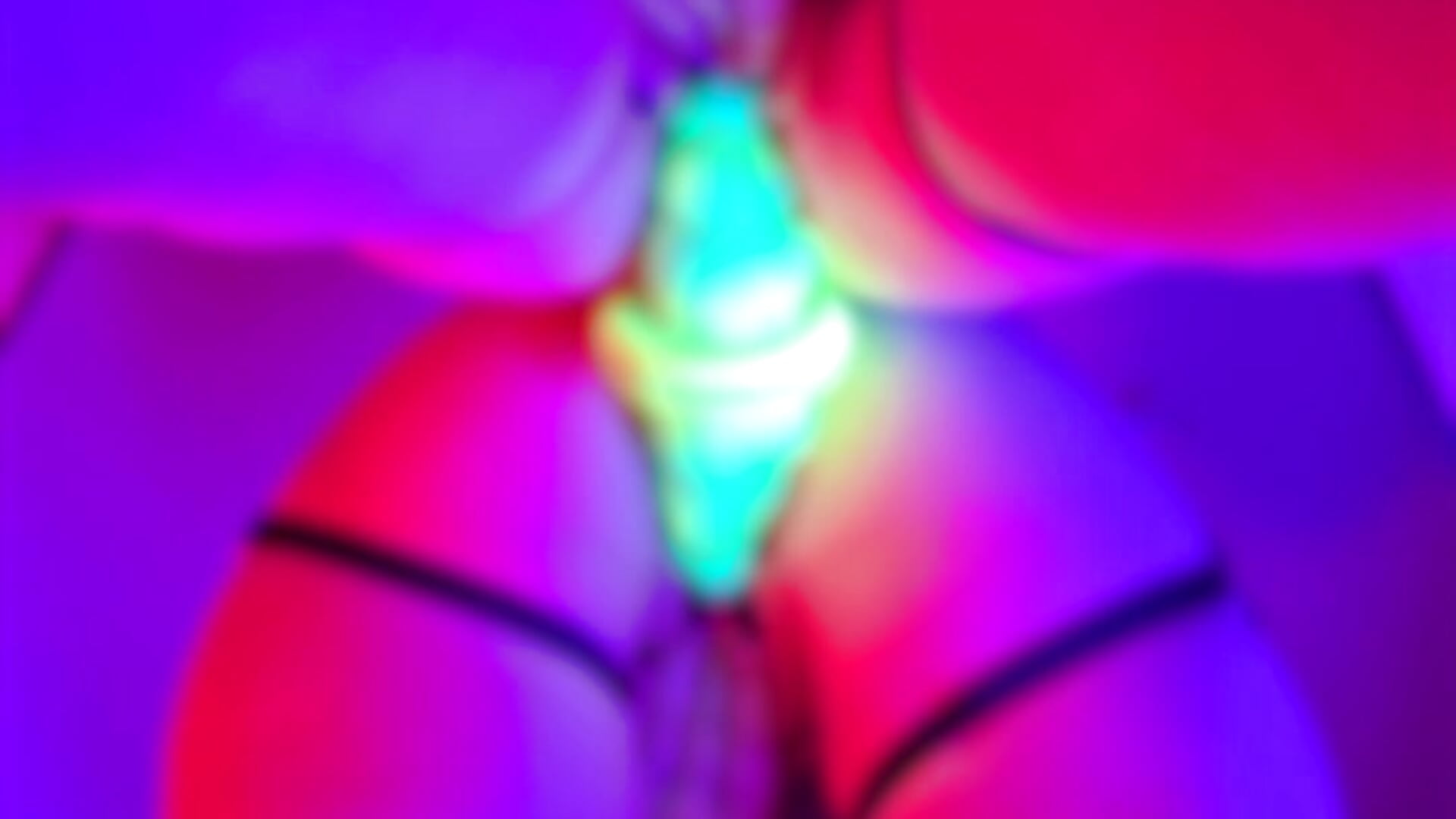 I was feeling so horny... uckily I had my thrusting dildo – video af GlowBitch cam-model