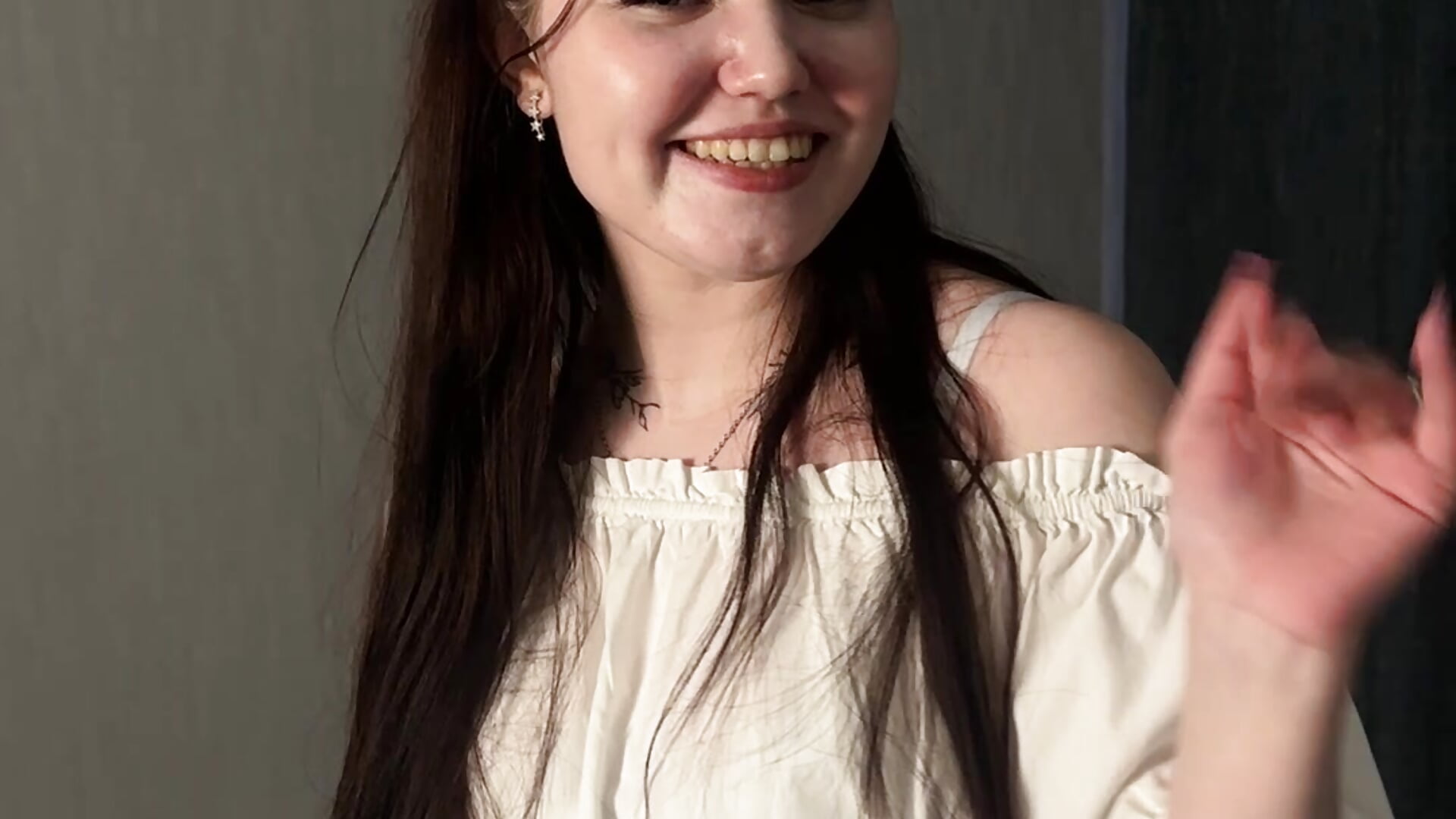 Hello my friends - video của người mẫu cam ZolaLeake