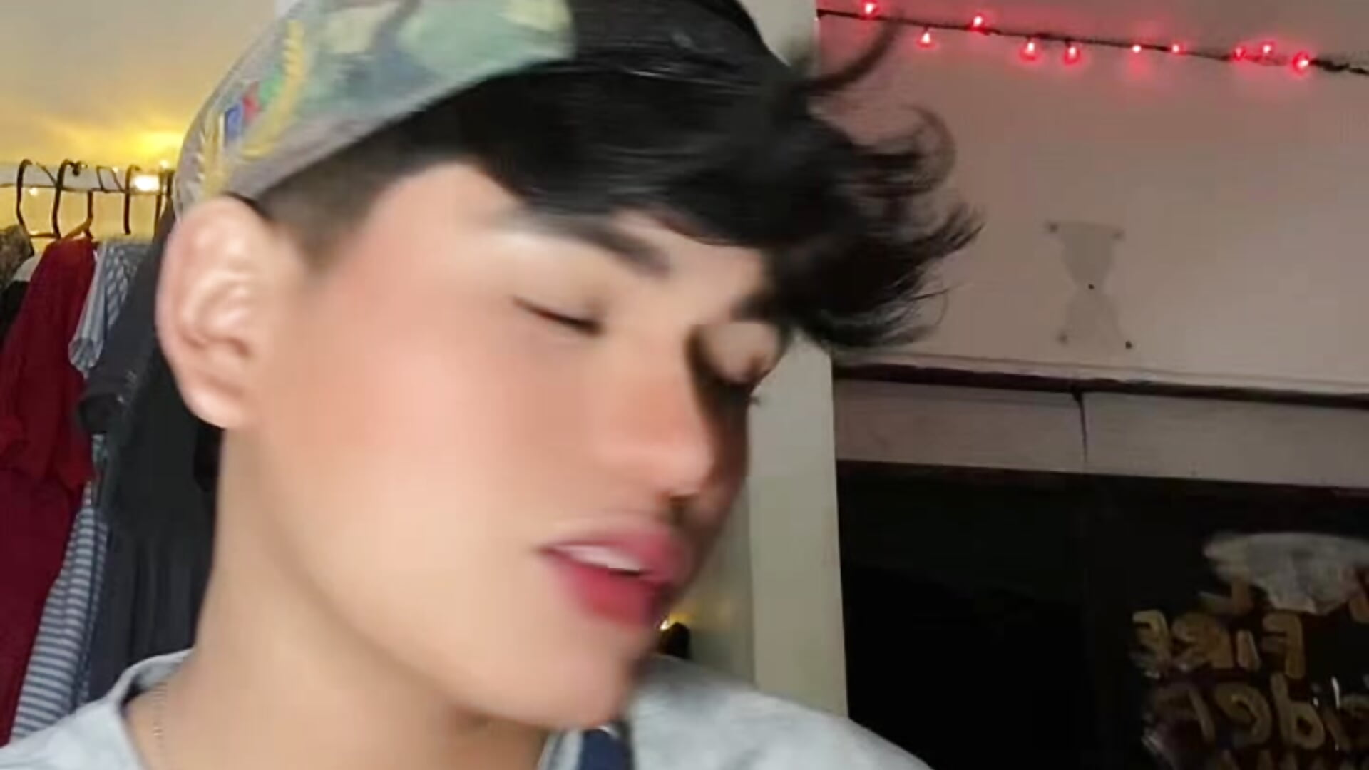 Espejito espejito quien es el más bonito – video modela na kameri patrick_storm