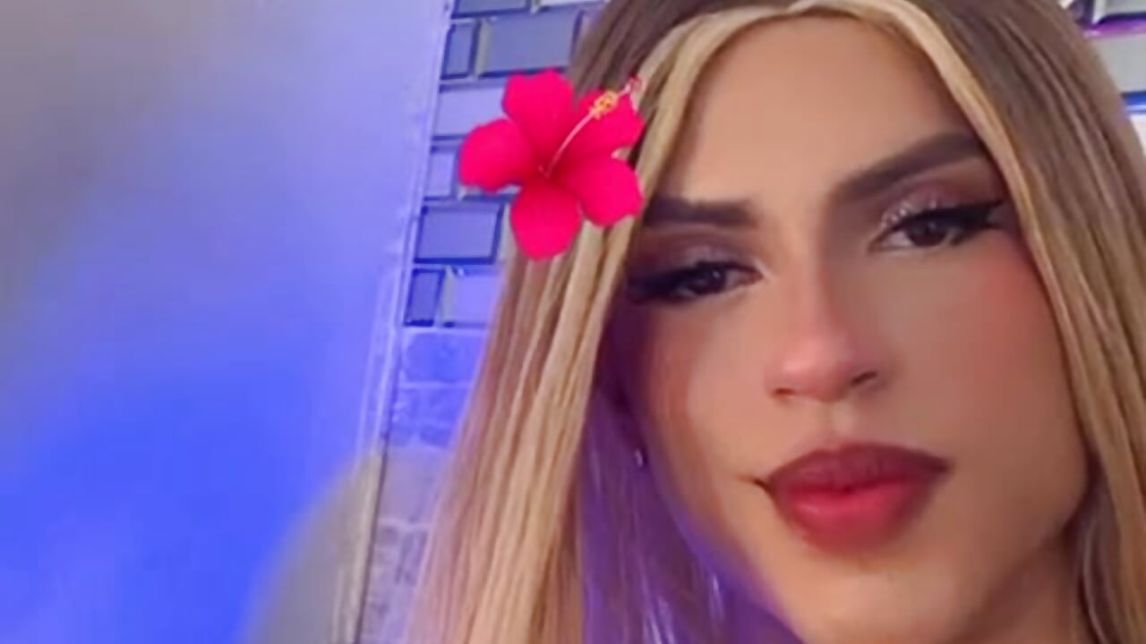 I ESCAPE FROM YOUR GARDEN - vidéo du modèle de showcams Violet_Moon01