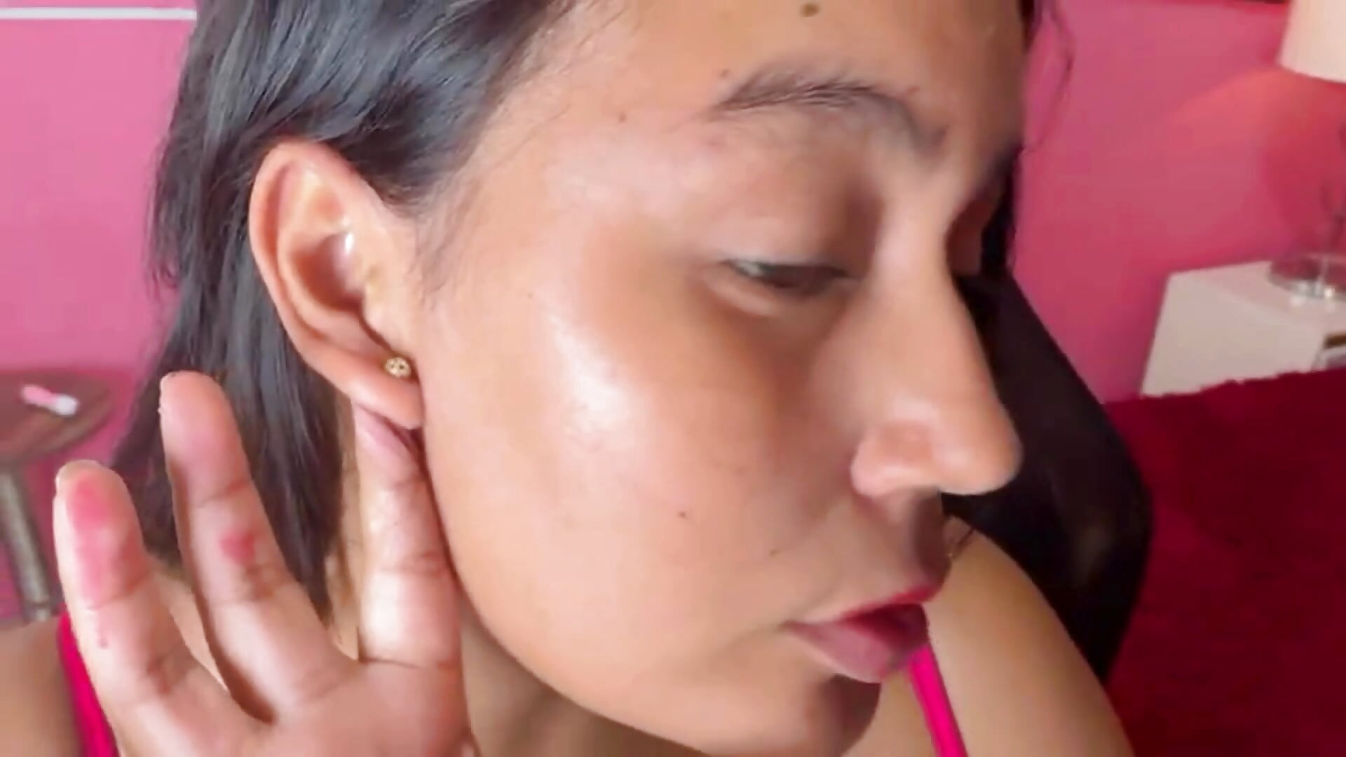 pearcing – video od webkamerové modelky AnaisDelorme