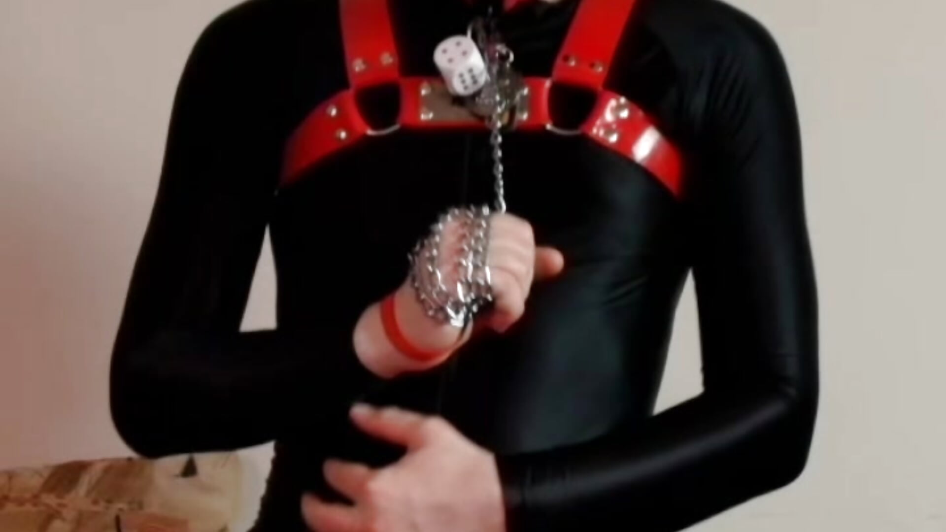 Tiny pup got his leash and suddenly forgot how to behave