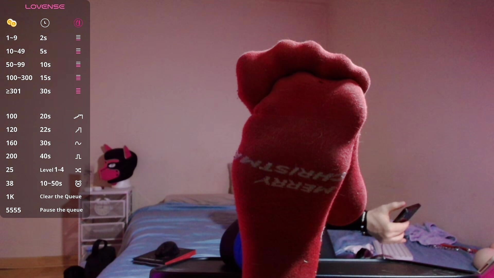 Christmas paws in summer - vídeo de la modelo de cam alex_the_goodboy