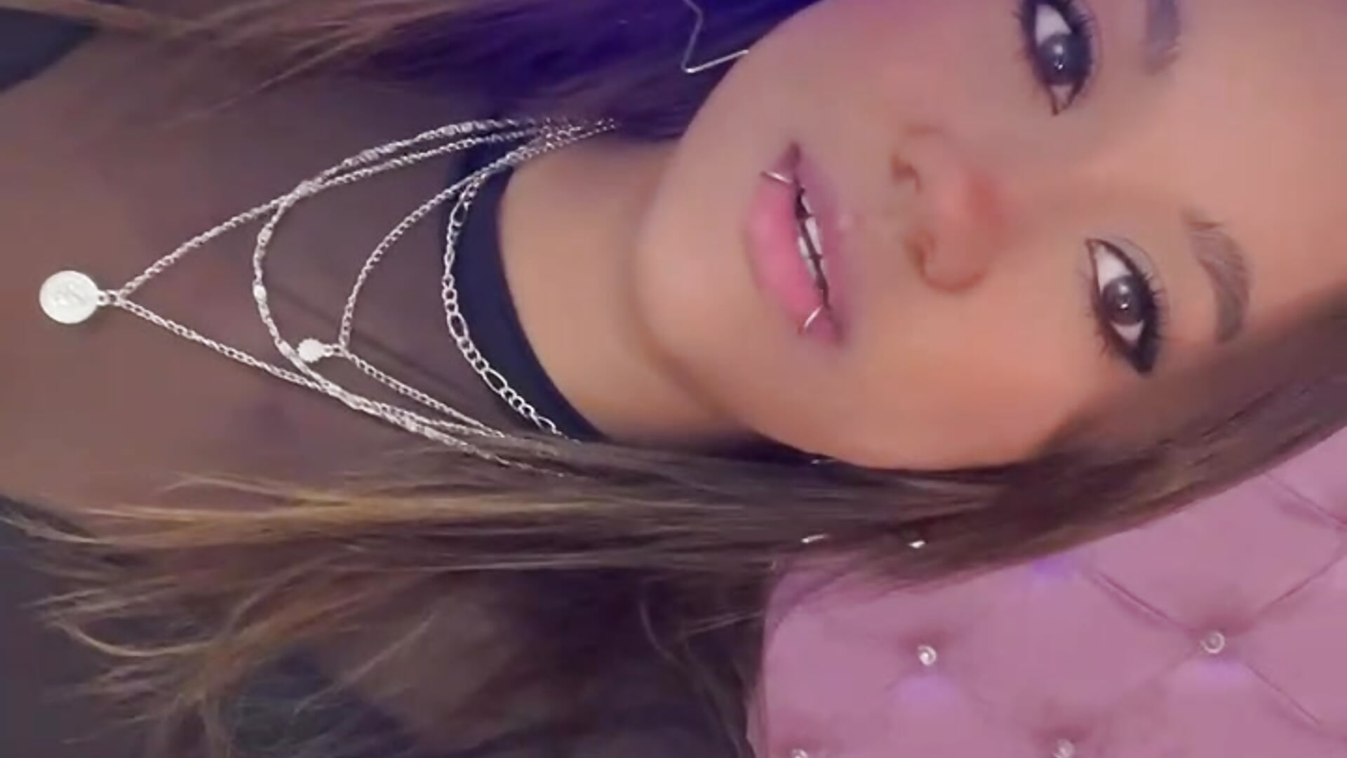 hi! :D - video oleh DhaliaBonett kamera model