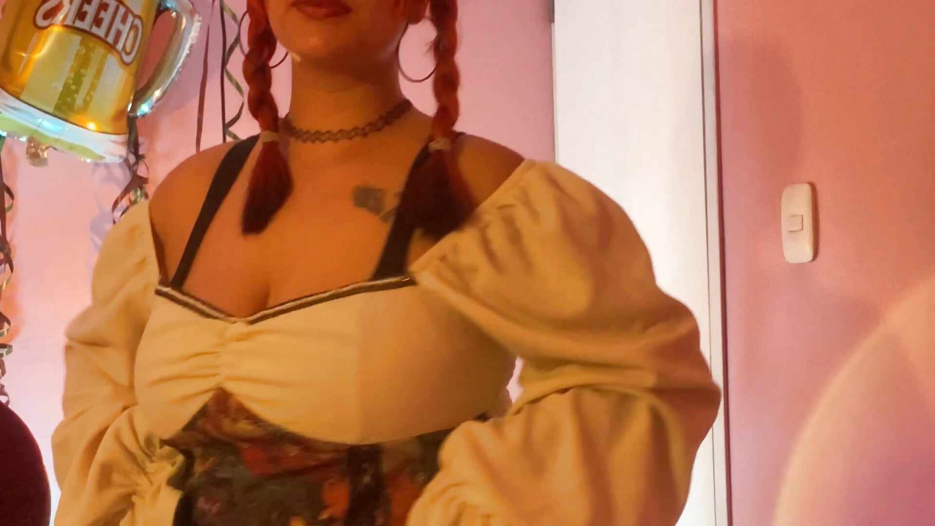 Oktoberfest party broches 🍺🍻－カメラキャストの_carlotta_xの動画