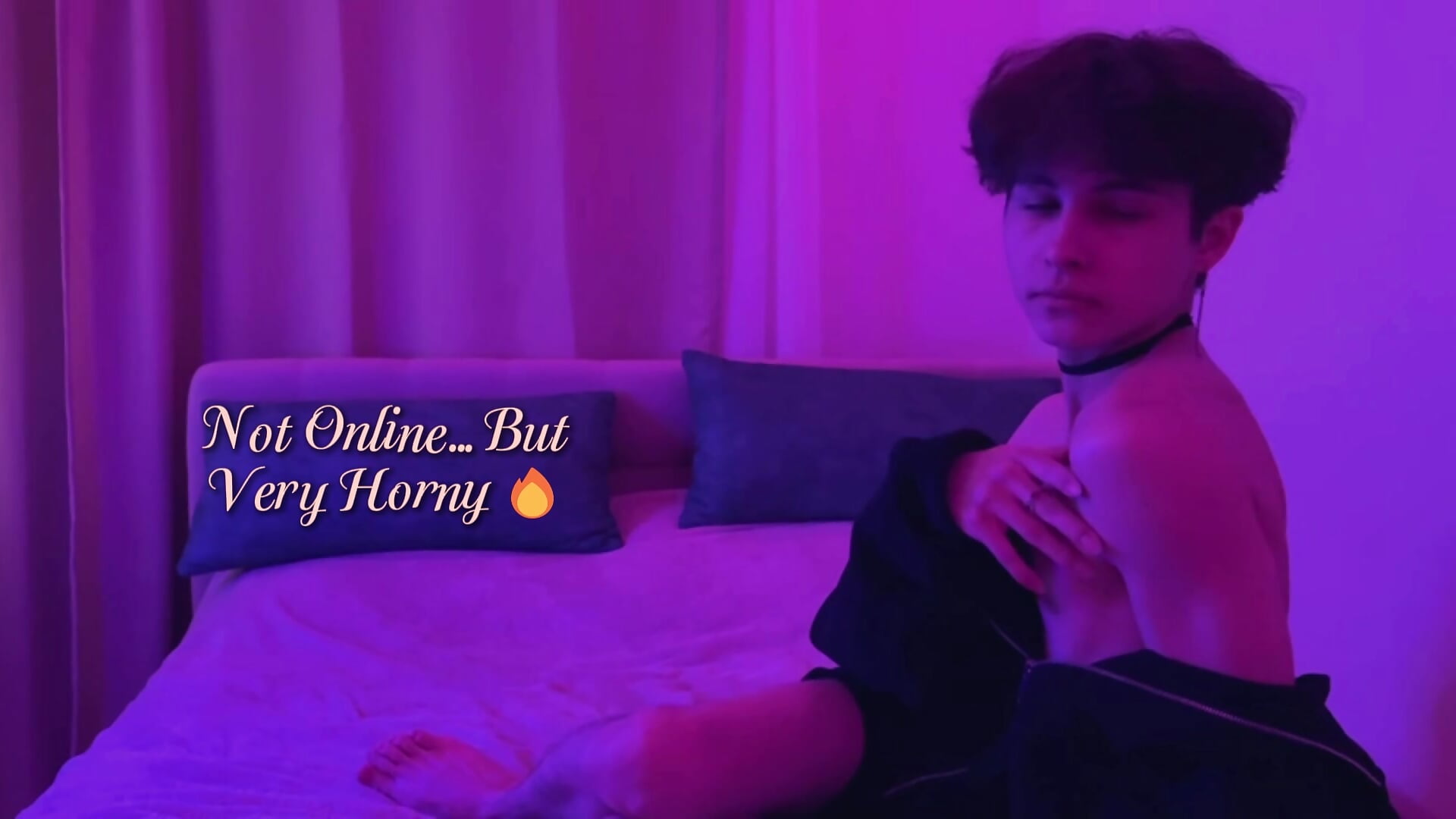 Playful Bed Gaze - Vídeo de _LukaHayes_, modelo de vídeos